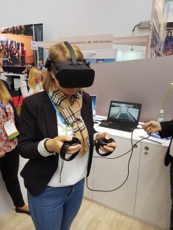 Lena erkundet das CCH via VR Brille Lena erkundet das CCH via VR Brille